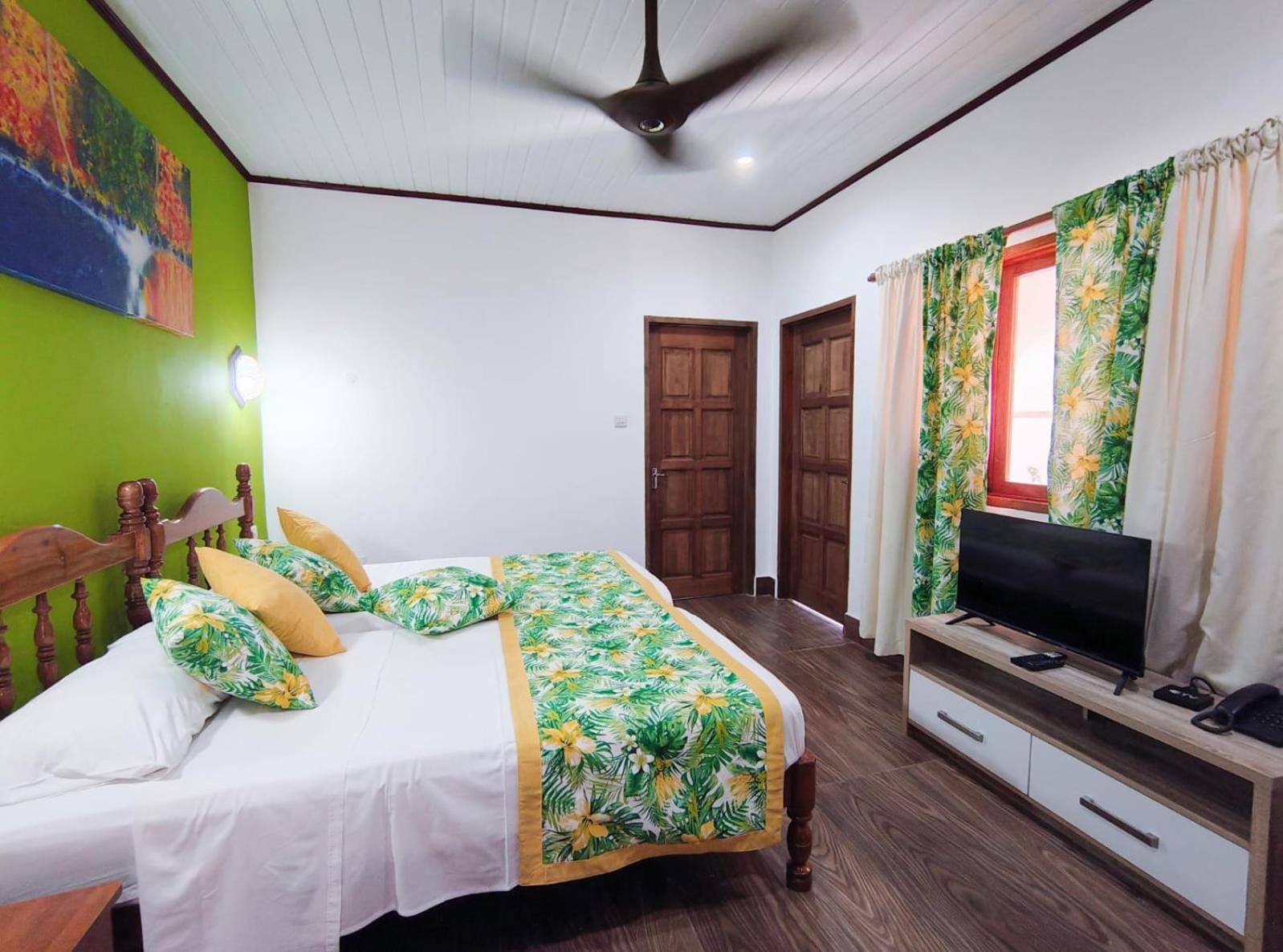 The Islander Hotel Grand Anse  Eksteriør billede